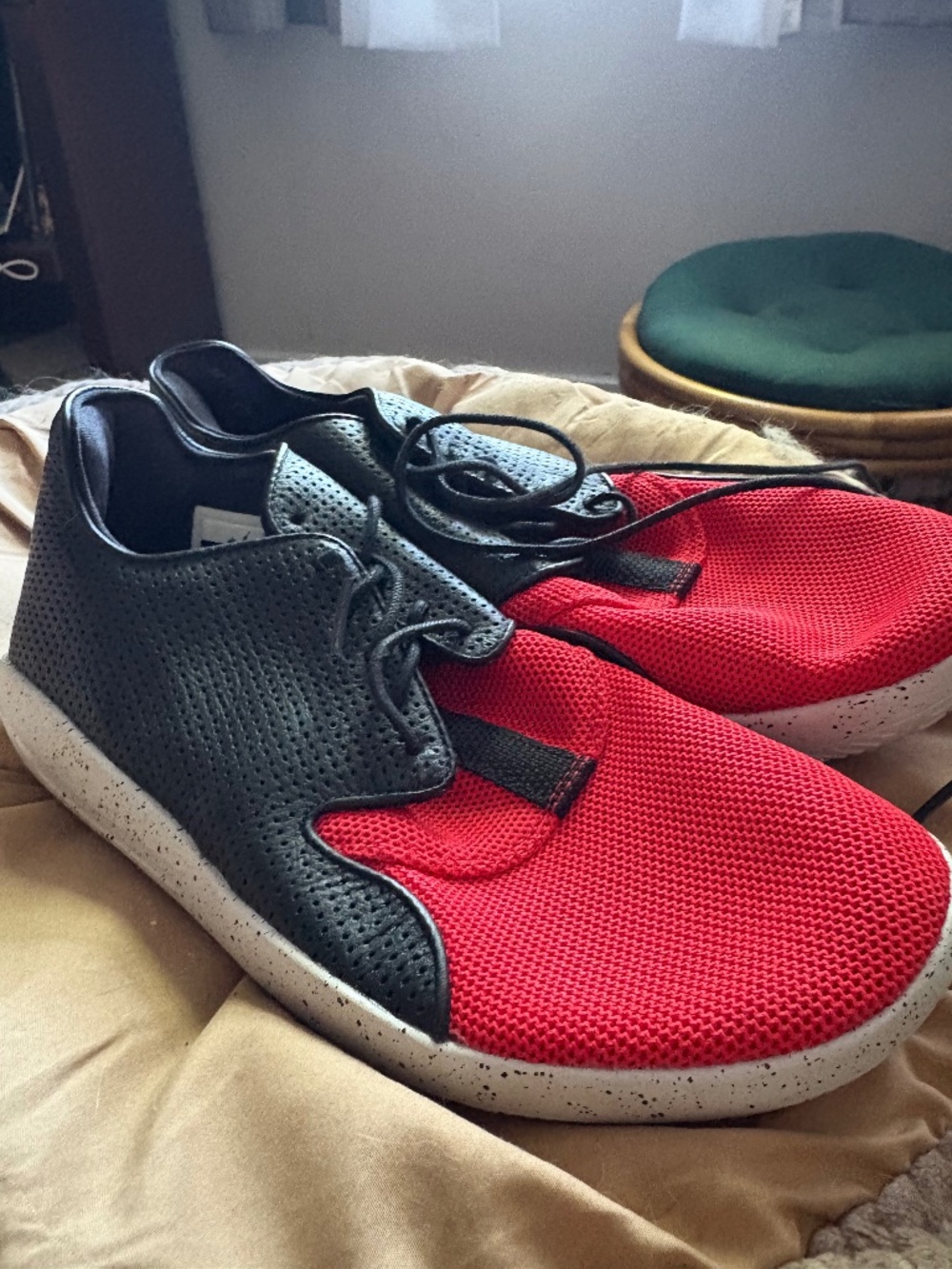 red and black Jordan Eclipse size 7